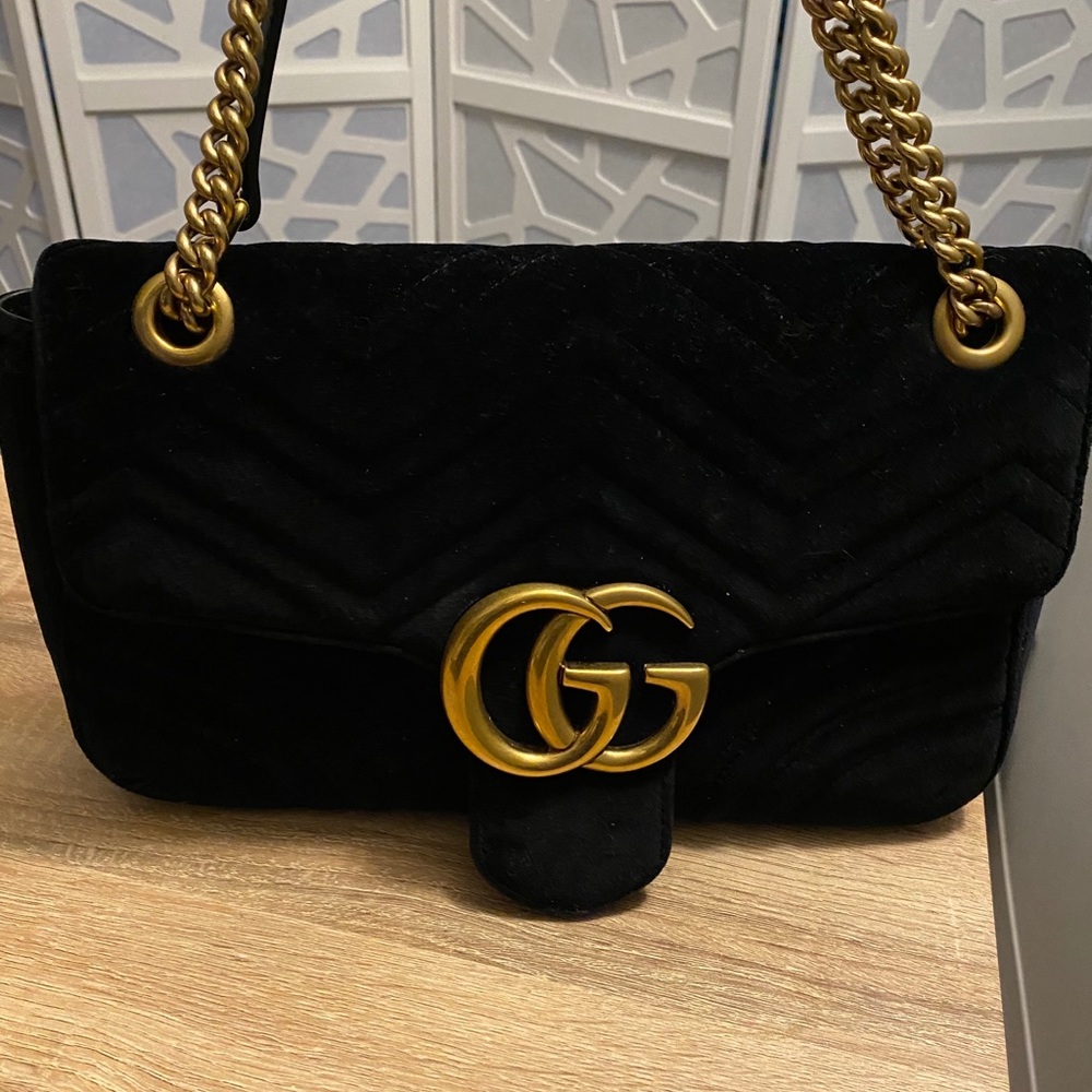 GUCCI
Velvet Matelasse GG Marmont Black